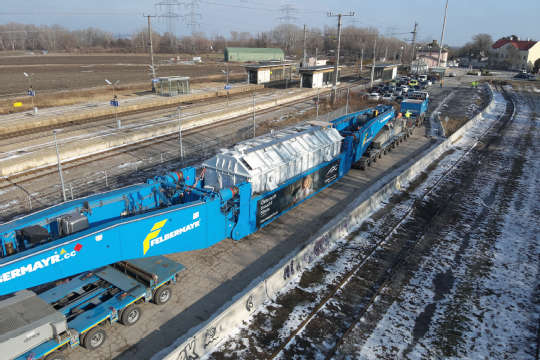 Das Duo ist komplett: Zweiter Großtransformator hat APG-Umspannwerk Sarasdorf erreicht